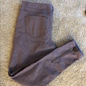 Gray Purple Curtain Pattern Zipper Pants (size 6)